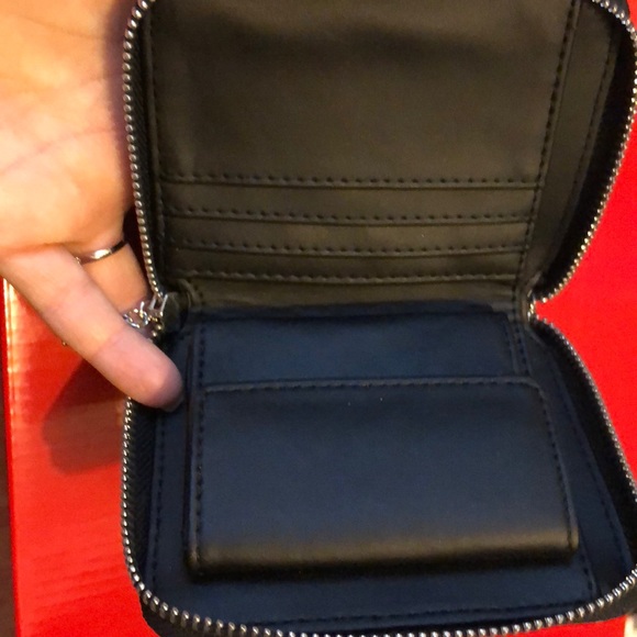 Small (zipper close) wallet - Picture 2 of 4